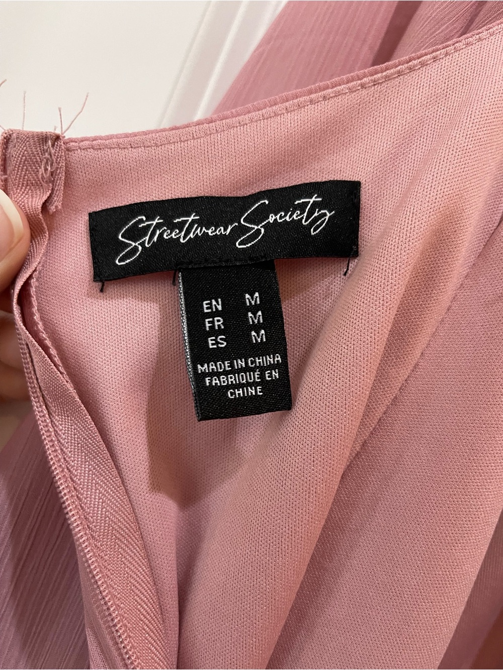 Streetwear Society NWOT Dusty Rose Long Sleeve Tie Front Chiffon Romper M - Picture 4 of 5